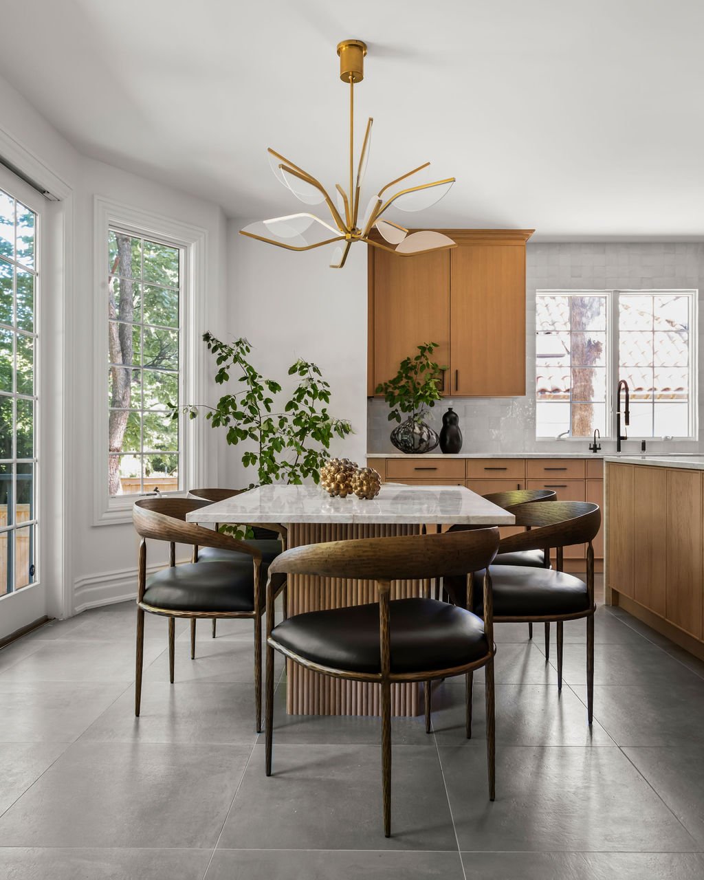 Interior Design, New Jersey home tour, Kitchen table, dining space in a modern kitchen by Allison Handler Design and AD Approved photographer, Tori Sikkema.